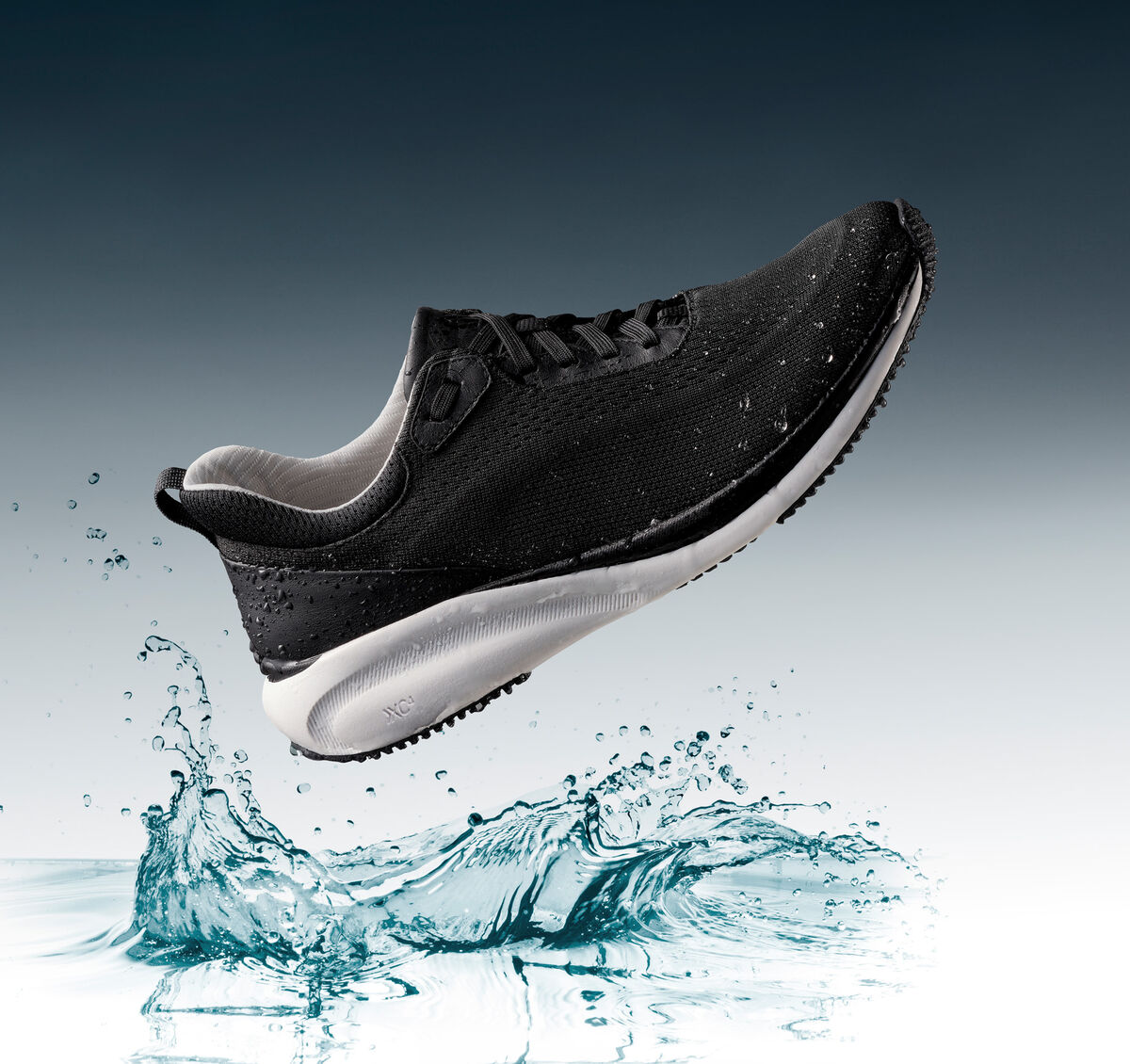 XC4&reg; TR4-Sport Hybrid image number null