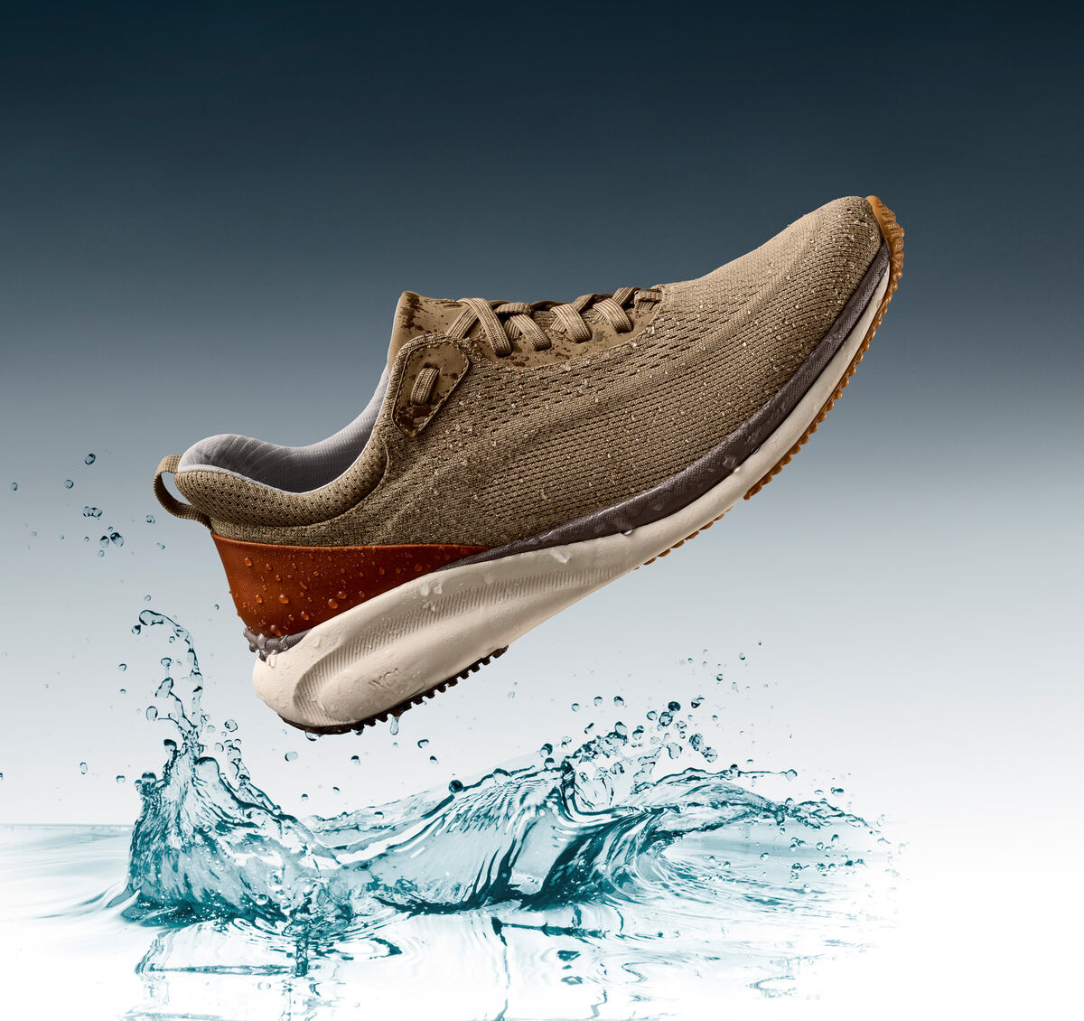 XC4&reg; TR4-Sport Hybrid image number null