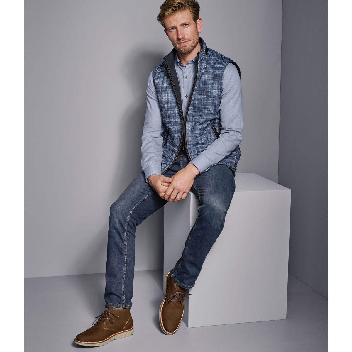 Upton Reversible Vest image number null