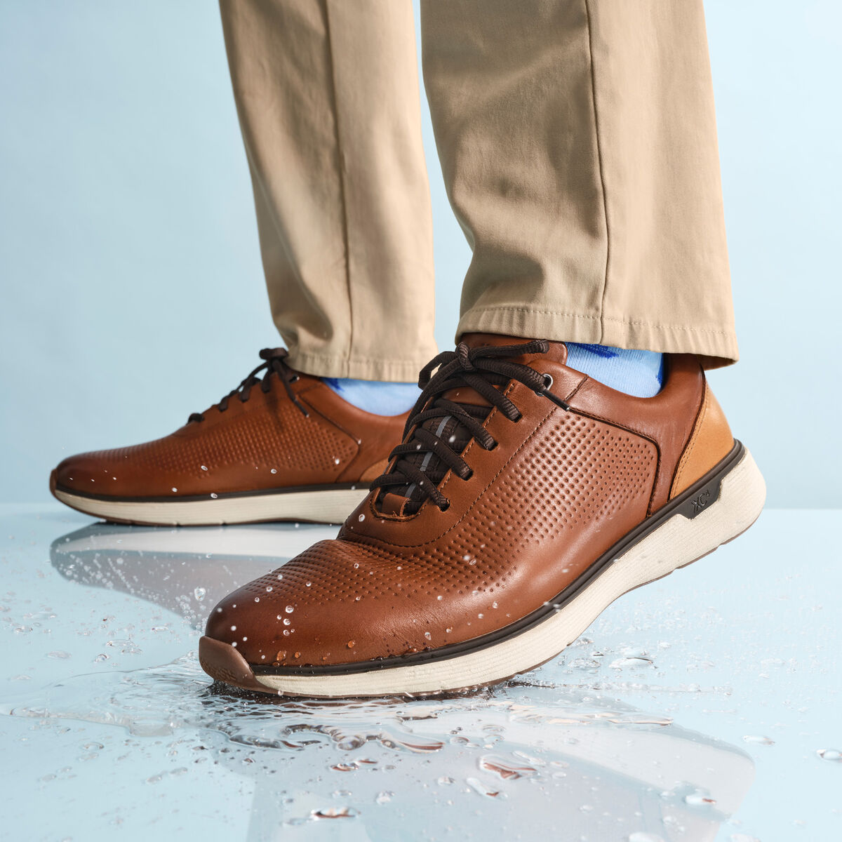 XC4&reg; Prentiss 2 Embossed U-Throat image number null